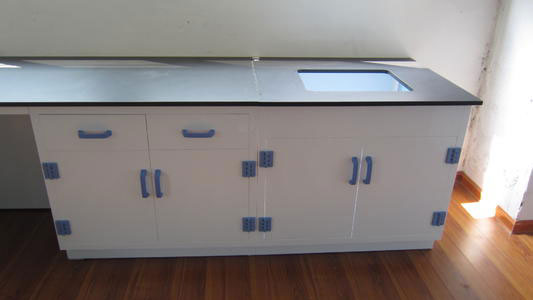 山東實(shí)驗(yàn)臺廠家介紹實(shí)驗(yàn)臺在更換臺面時(shí)的注意事項(xiàng)