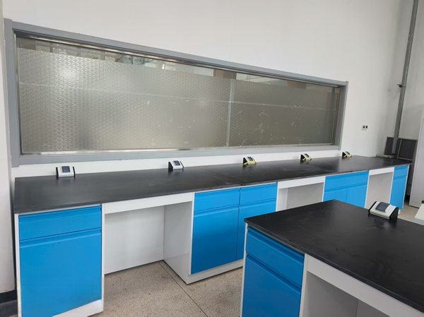 河南全鋼實(shí)驗臺廠家